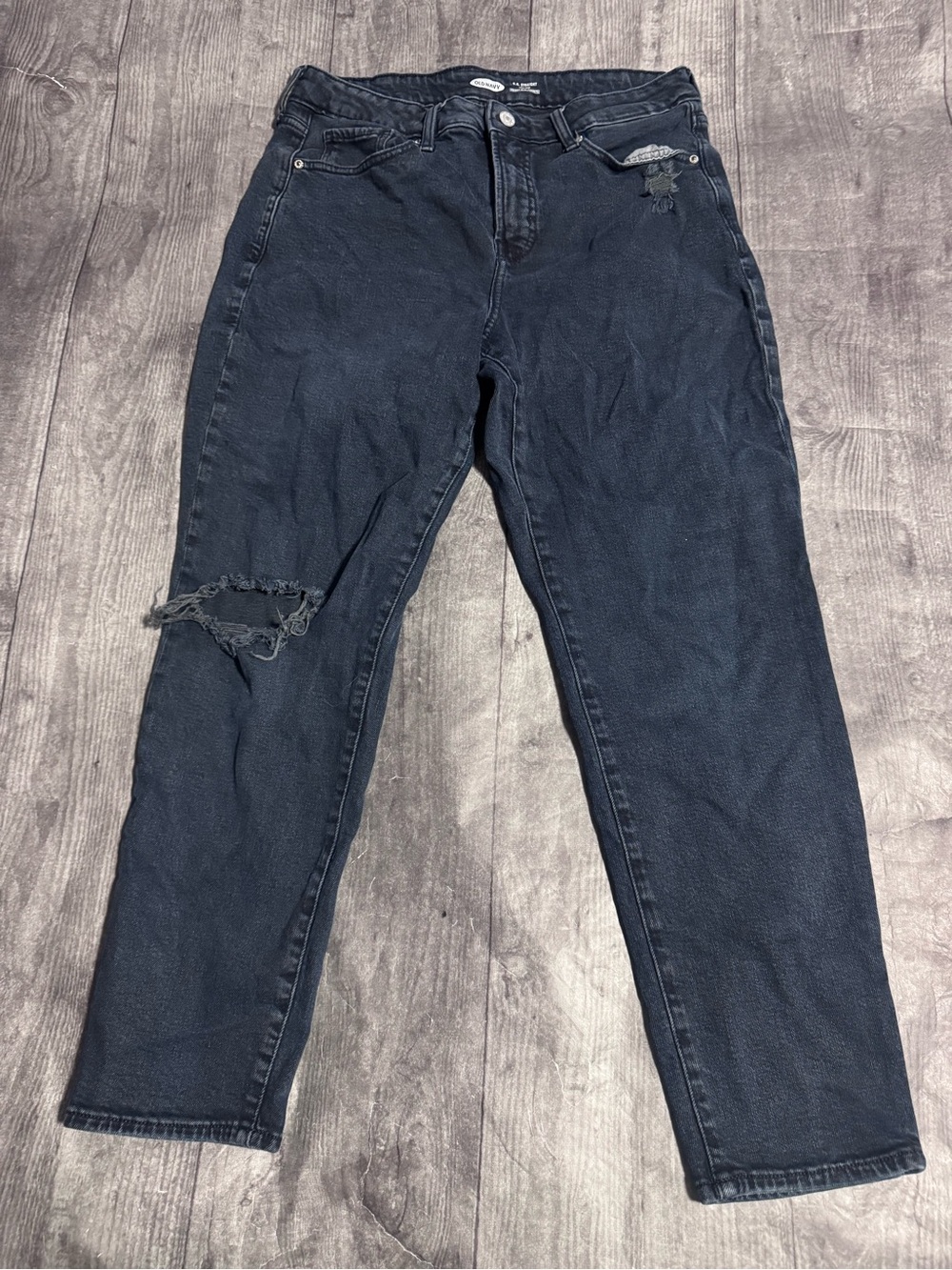 Old Navy Women’s Black Distressed OG Straifjt High-Rise Jeans - Picture 2 of 4